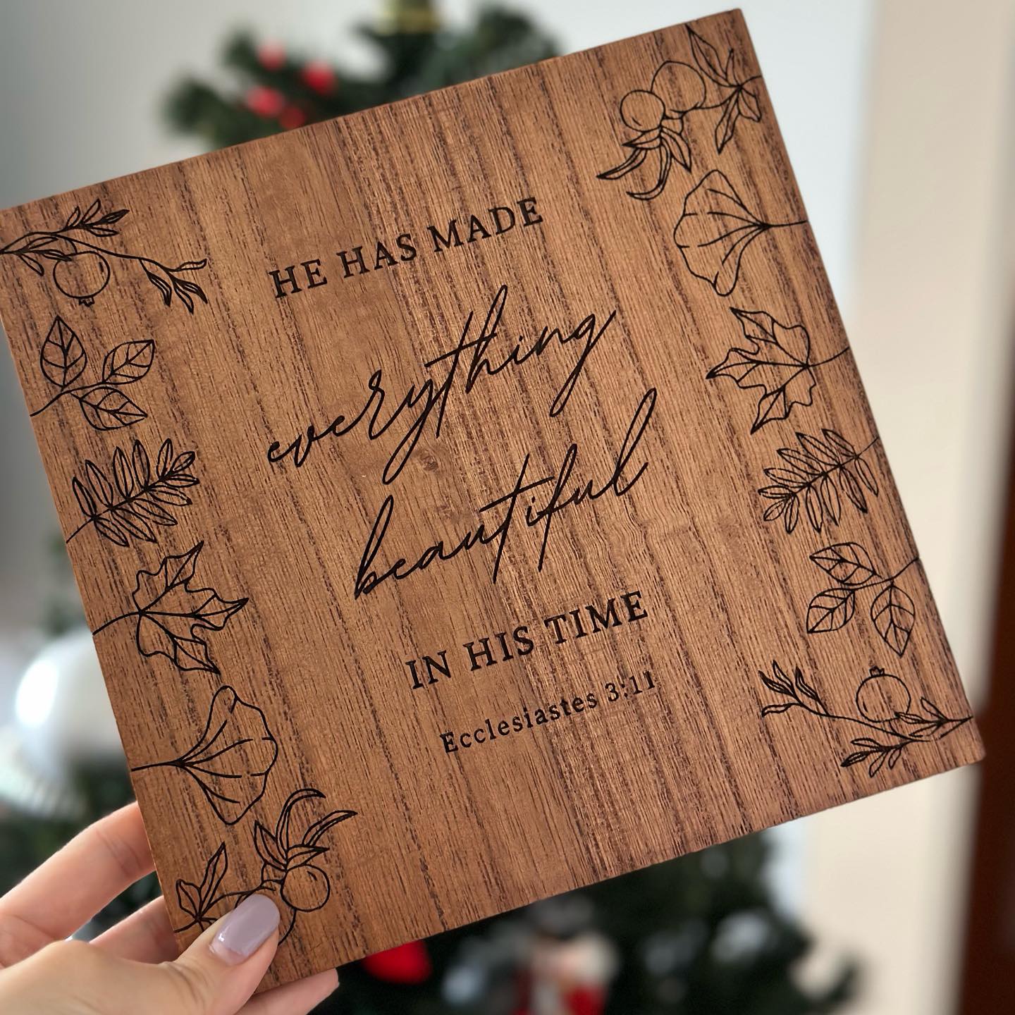 Biblical Wall Art: Wood board featuring a meaningful Bible verse Ecclesiastes 3:11, perfect for display.