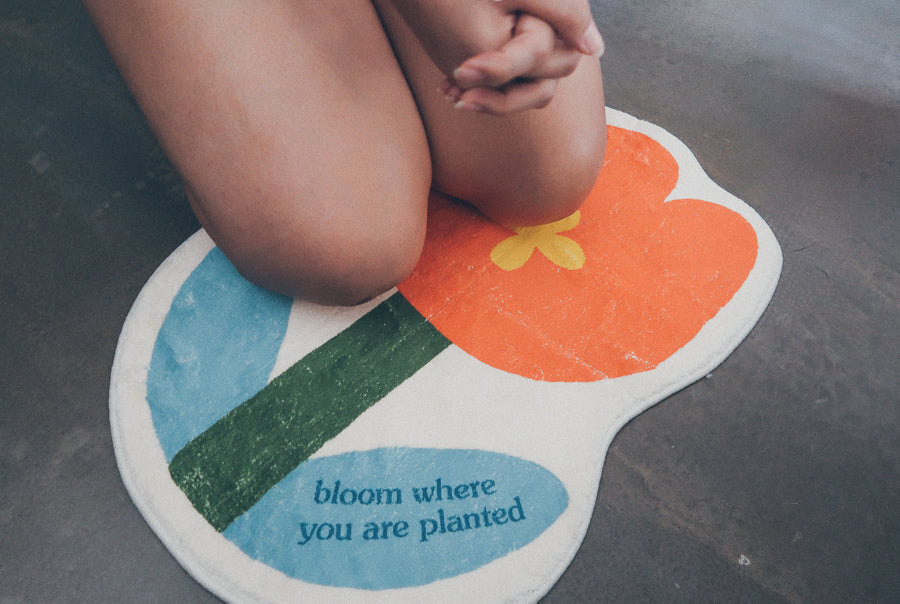 Hand-drawn flower-shaped door mat for modern homes