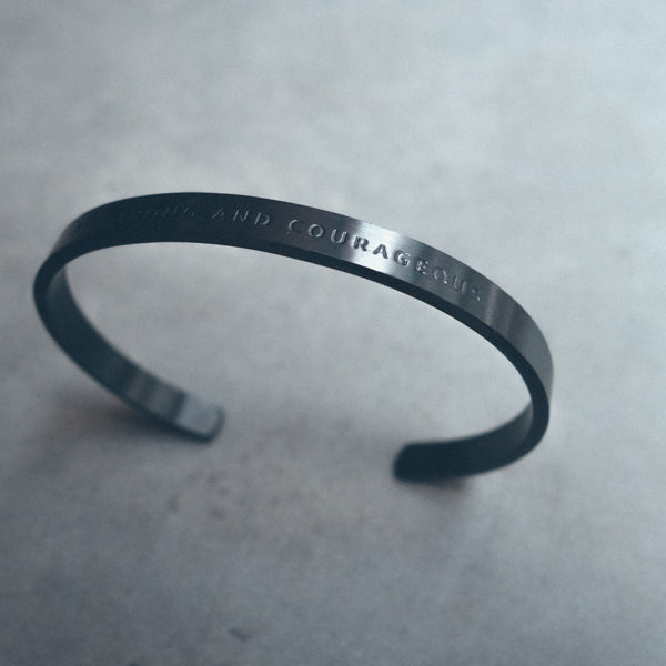 Be Strong & Courageous black Verse Band alternate view.