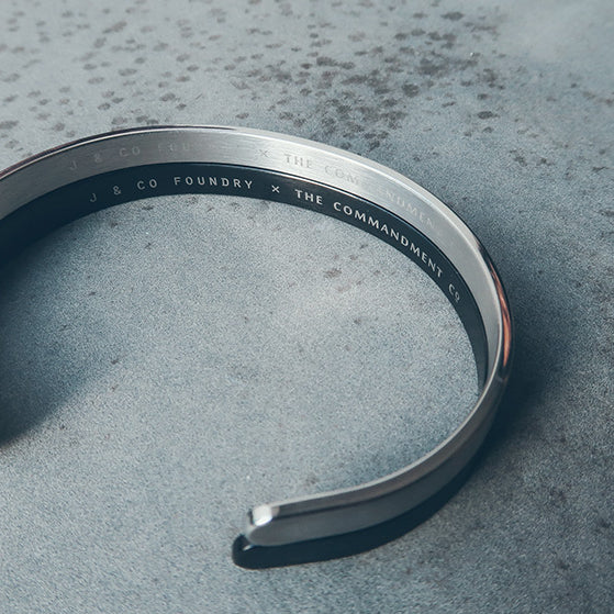 Verse band with engraving shown on both sides