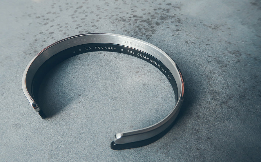 Verse band with engraving shown on both sides