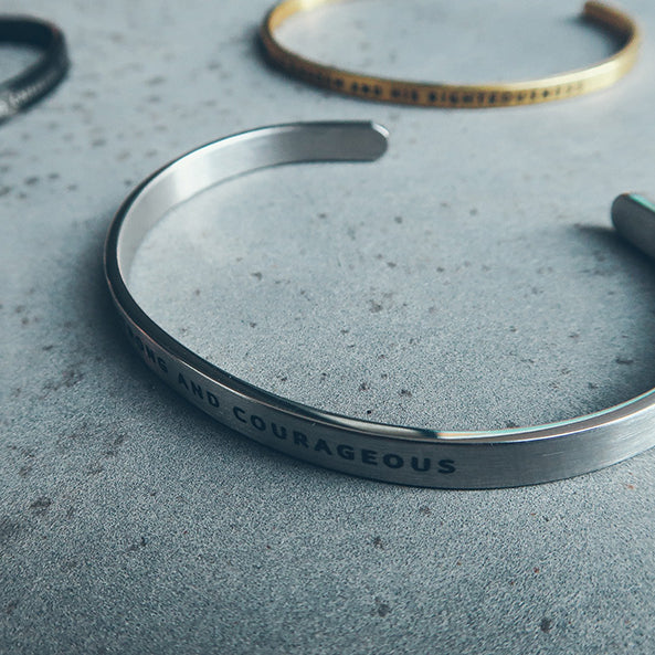 Personalised verse band with engraved text