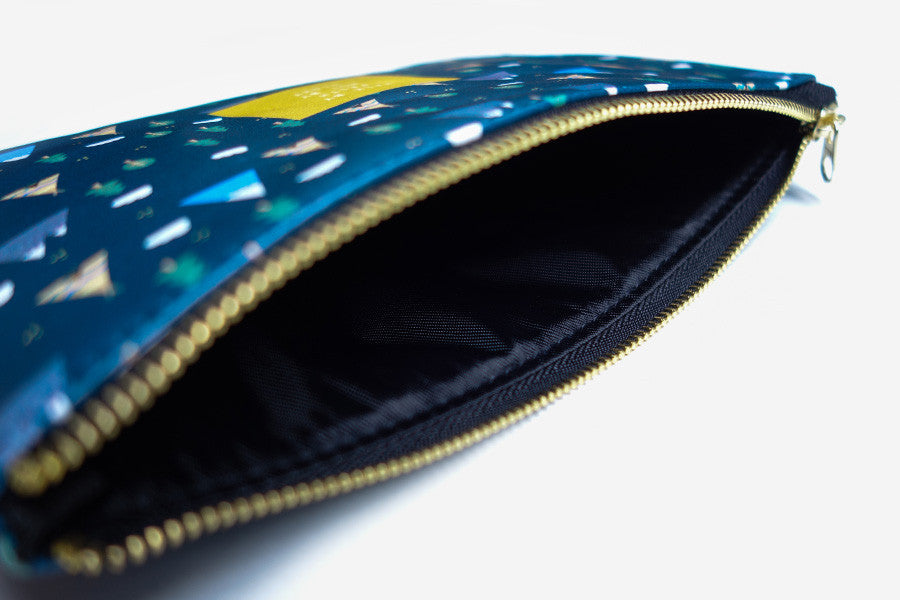 Hey New Day multipurpose pouch with Be Strong & Courageous message.