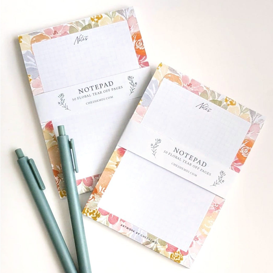 Square Blooms Notepad: 50 pages, tear-off design, comes with a handy ballpoint pen