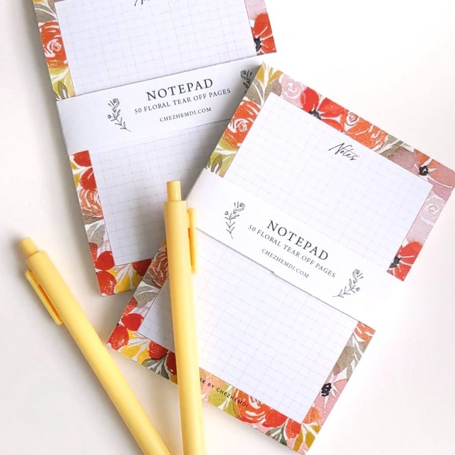 Charming Floral Notepad: 50 pages, square guides, tear-off feature, and a pen included