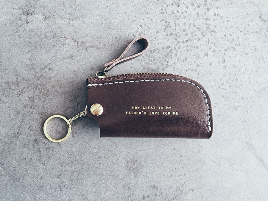 Dark Brown Leather Key Pouch with Zipper - Bible Verse: 'How Great is Our Father's Love for Us'"