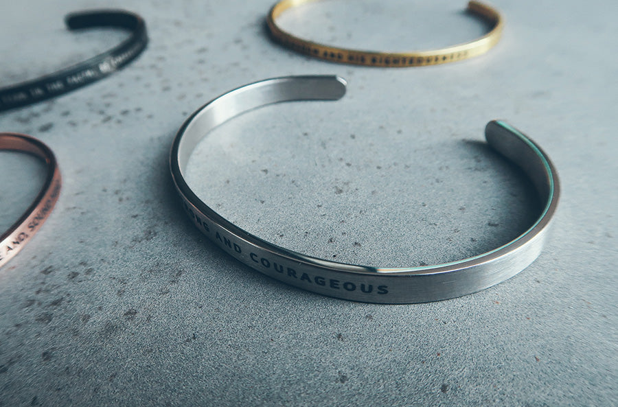 Personalised verse band with engraved text