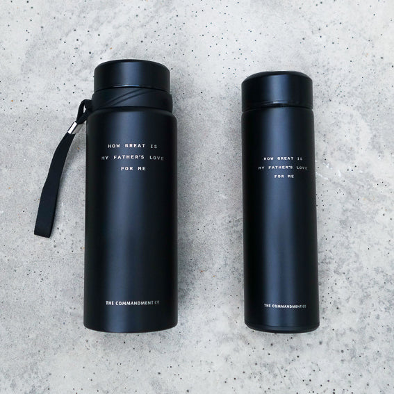 Vacuum Flask water bottle in black. Great Father's Day gift ideas.